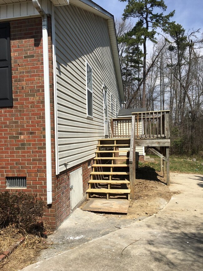 Foto del edificio - 2137 Fairbrother St.