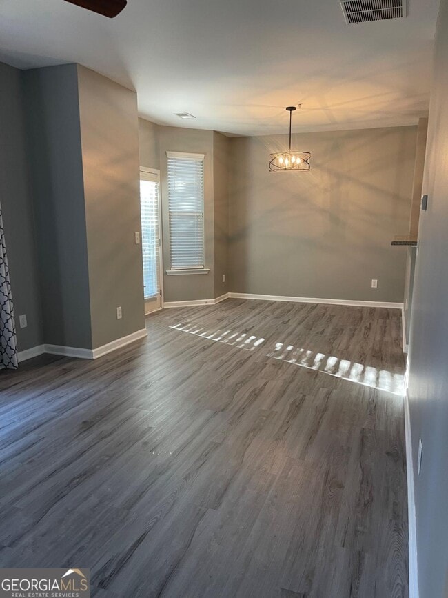 Building Photo - 331 Oakview Way