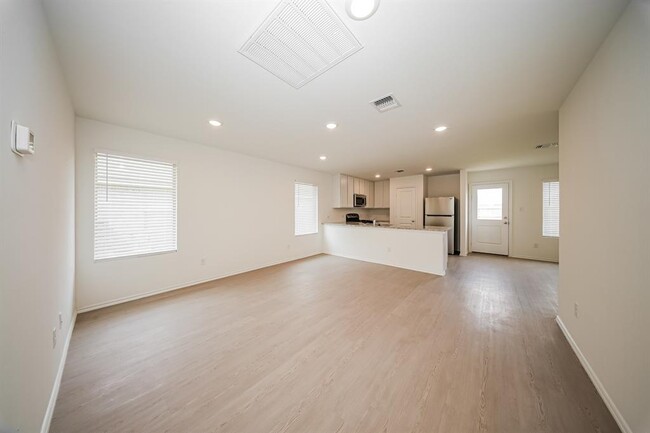 Building Photo - 3704 Palmetto Blf Dr