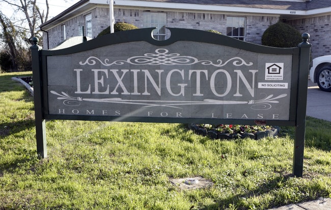 Building Photo - Lexington Arms