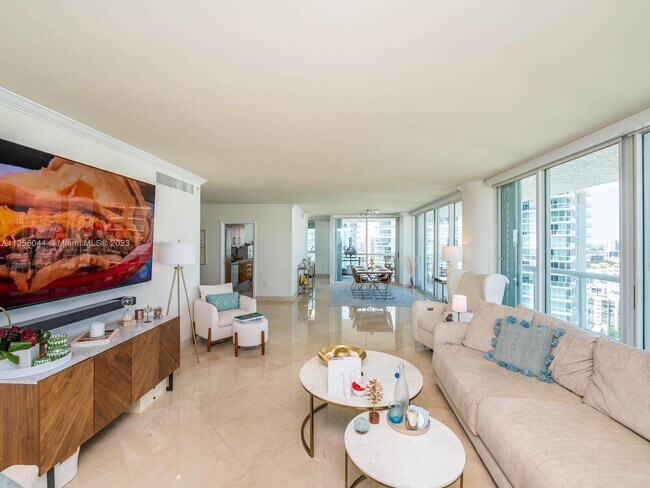 Building Photo - 16500 Collins Ave