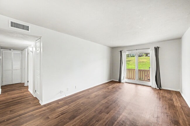 Foto del edificio - 709 Ashlawn Pl