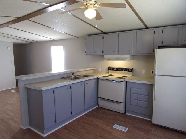 Building Photo - Cozy 2 Bed/1 Bath Singlewide Mobile Home -...