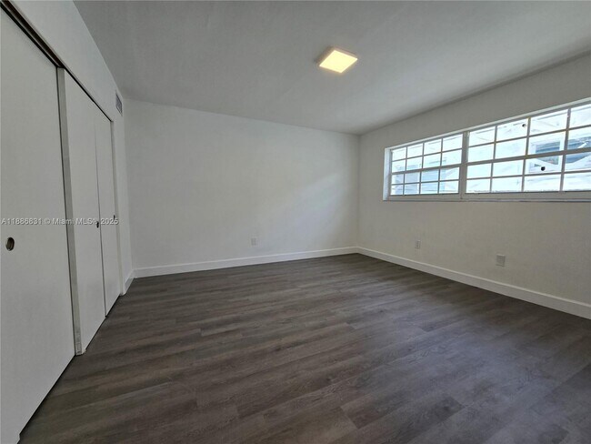 Foto del edificio - 8000 Tatum Waterway Dr