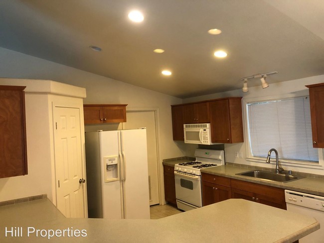 Building Photo - 3 br, 2 bath House - 235 W 11th Ave