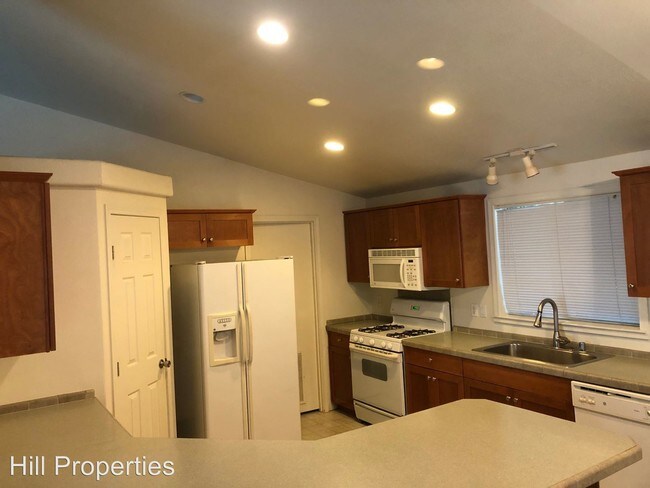 Foto del edificio - 3 br, 2 bath House - 235 W 11th Ave