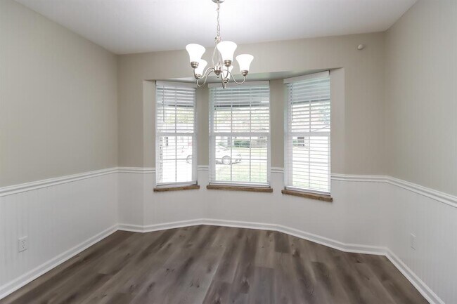 Foto del edificio - 2102 Rycroft Dr