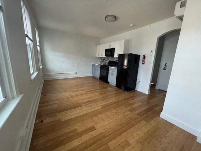 Building Photo - 3858 Haverford Ave