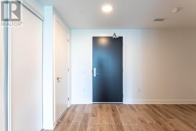 Building Photo - 3009-3009 Novar Rd