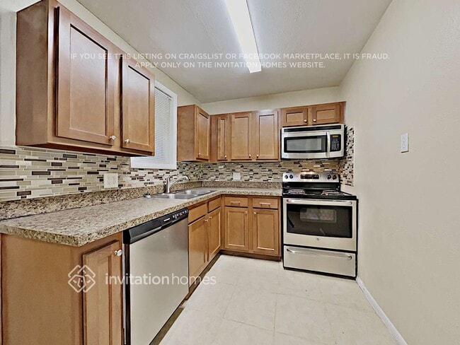 Building Photo - 4440 Porpoise Dr SE