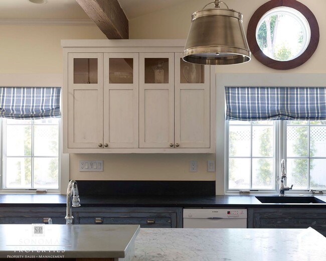 Building Photo - Stunning Furnished Eastside Home