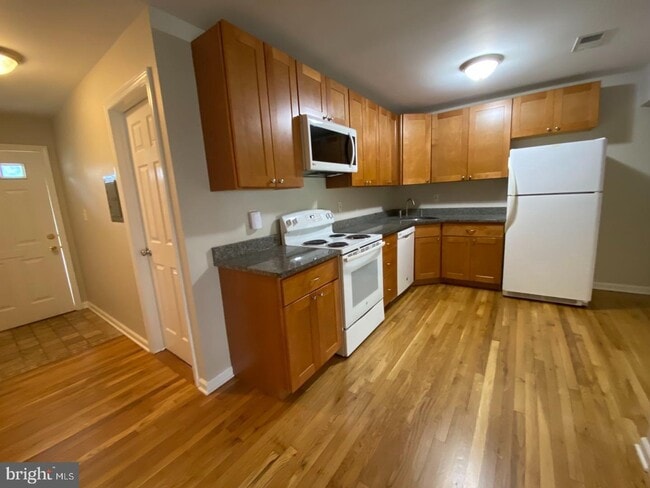 Building Photo - 1110 Silver Ct