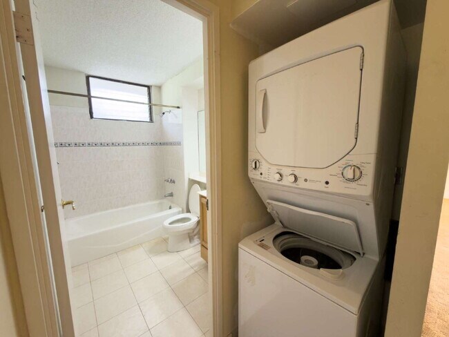 Foto del edificio - Kueahelani Apartments – 2BD/2BA Townhome w/ Lanai, 2 Covered Parking, Storage