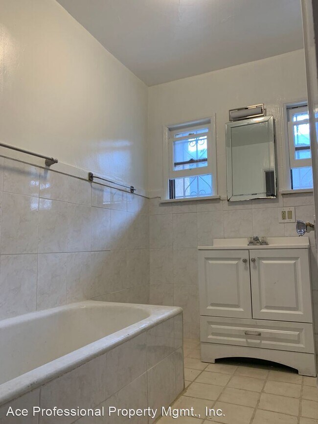 Building Photo - 4 br, 2 bath House - 9136 Harvard Blvd