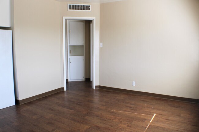Foto del edificio - 615 Olive St