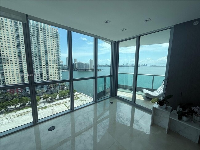 Building Photo - 1331 Brickell Bay Dr