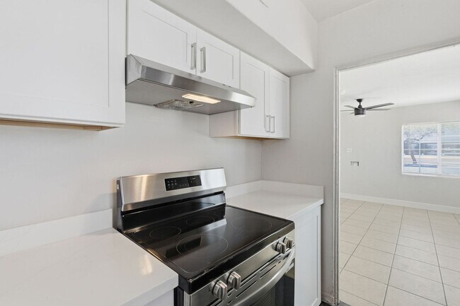 Building Photo - 1036 N 16th St
