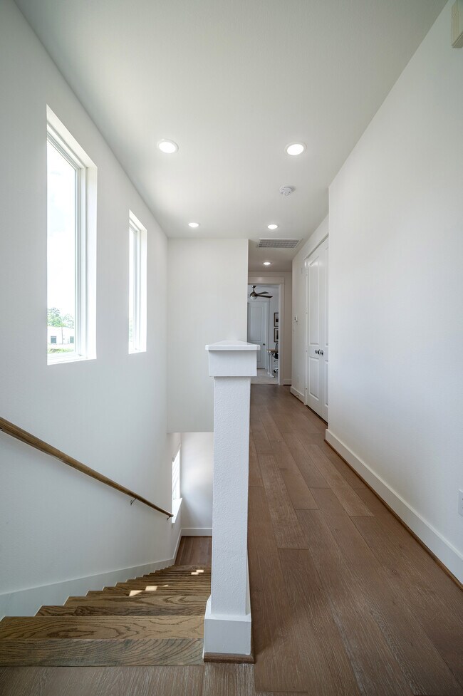 Building Photo - 316 Cyclamen St