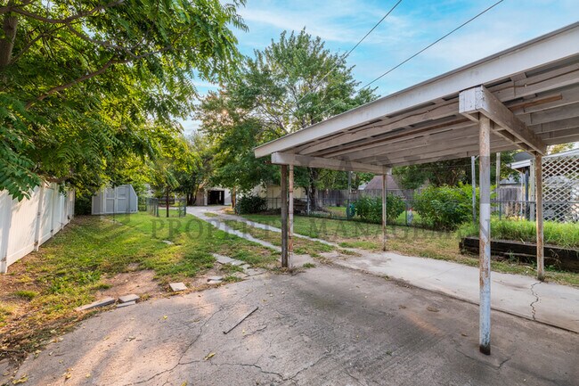 Building Photo - 230 S Millwood Ave
