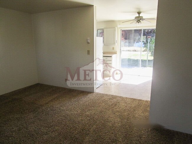 Building Photo - Cute little 3 bedroom home