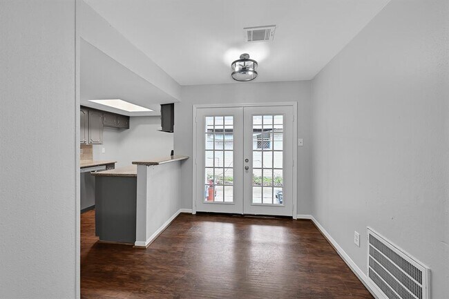 Building Photo - 4135 Oak Shadows Dr