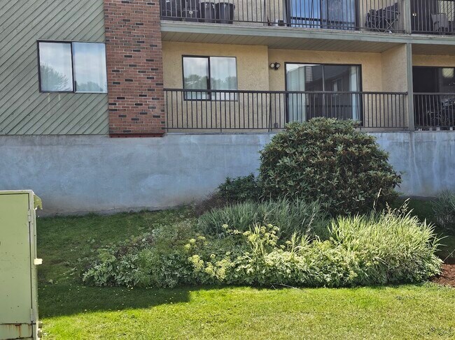 Building Photo - 45598 McIntosh Dr