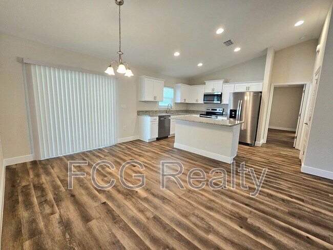 Building Photo - 661 E Vercelli Ln