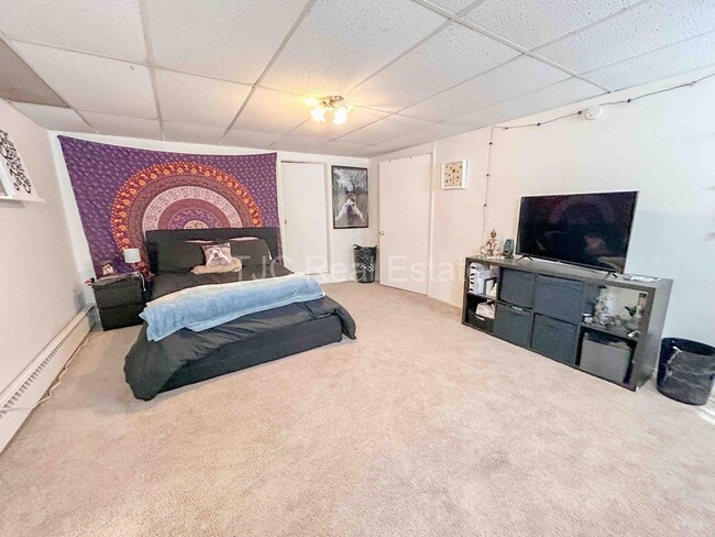 Building Photo - 1939 Olive St