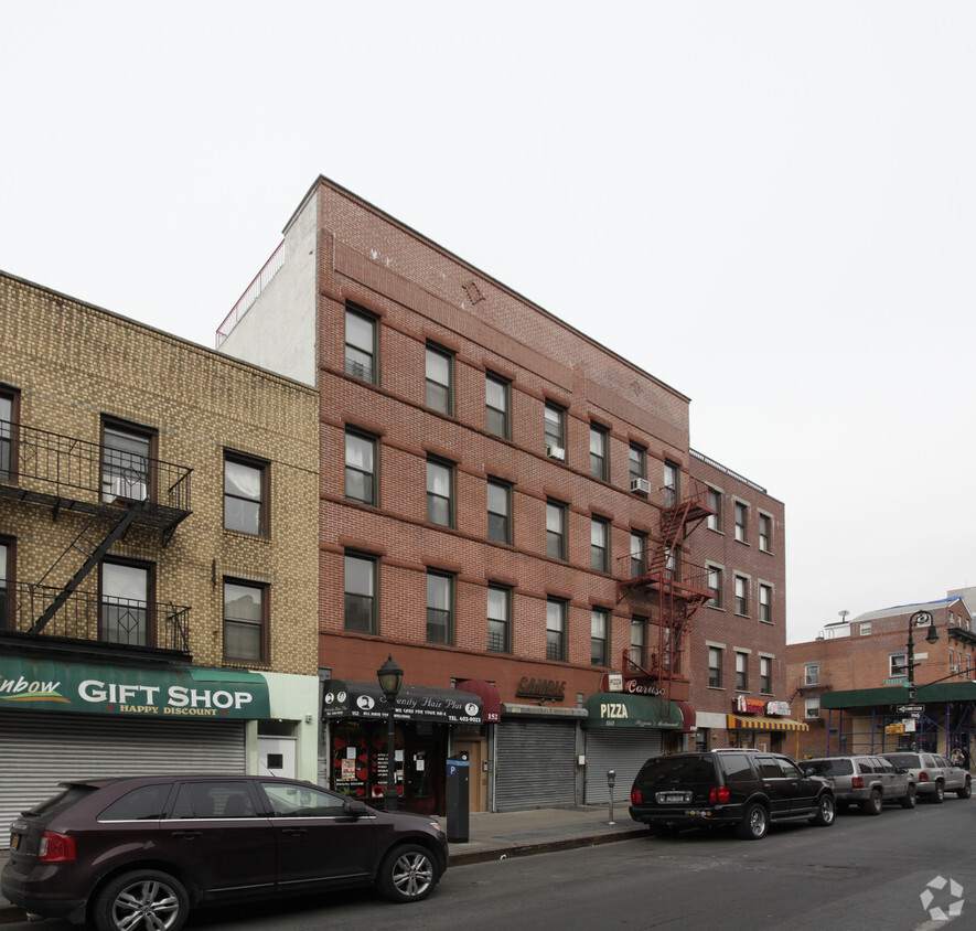 Primary Photo - 152 Smith St