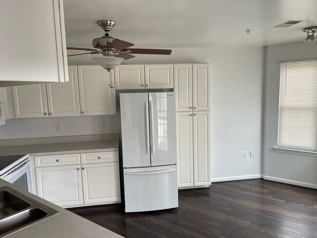Kitchen - View #1 - 206 Kimary Ct