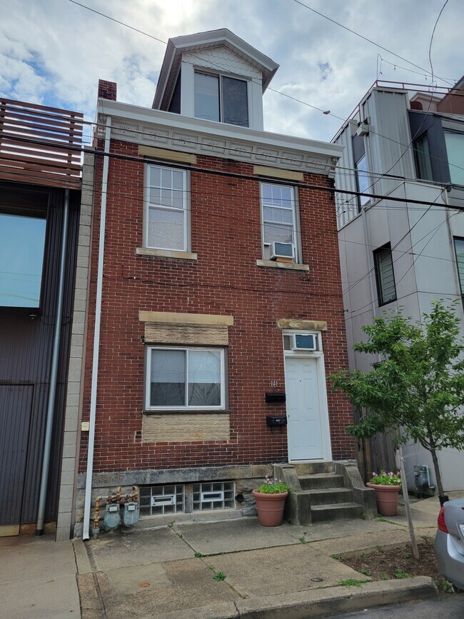 Building Photo - 141 S 22nd St