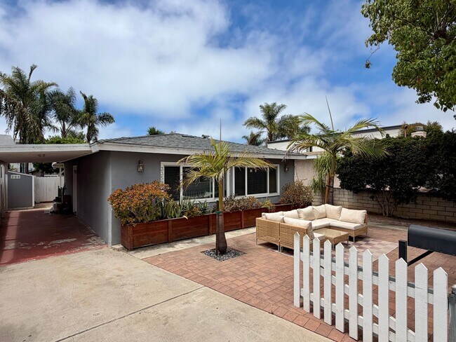 Foto del edificio - Classic Carlsbad Beach Bungalow