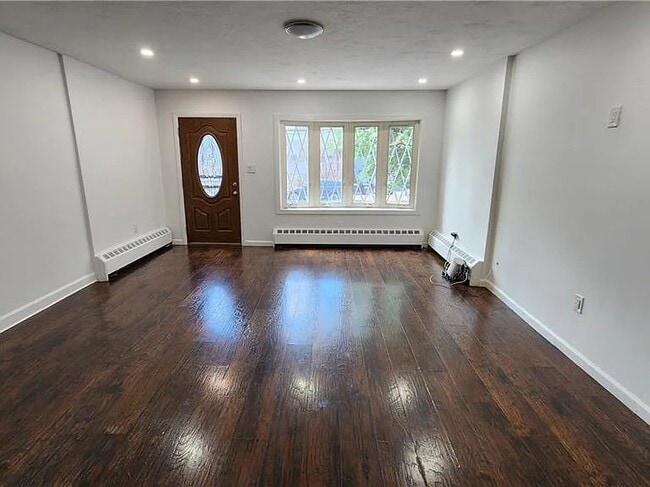 Building Photo - 1141 E 98th St