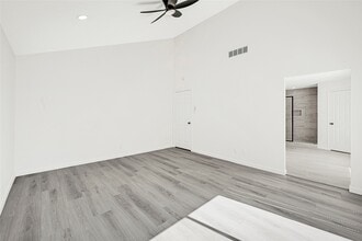 Building Photo - 14823 Elmont Dr