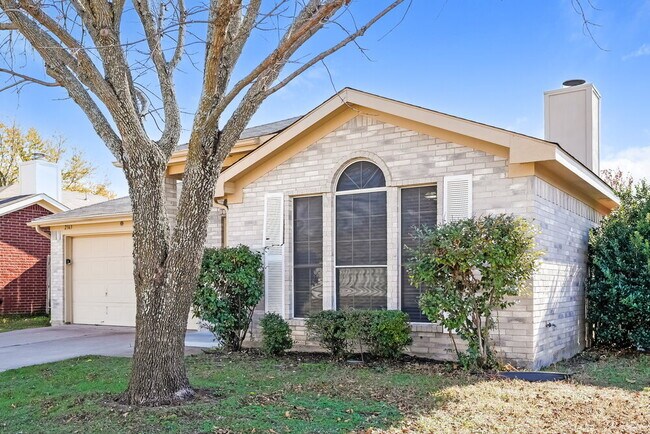 Building Photo - 2363 Kelton St