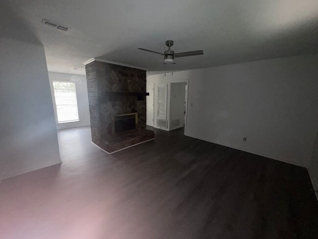 Building Photo - Updated Home Located off Deans Bridge Rd! ...