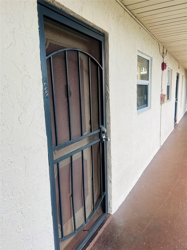 Foto del edificio - 2800 NW 56th Ave