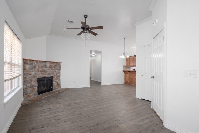 Building Photo - 4900 Sunny Ct
