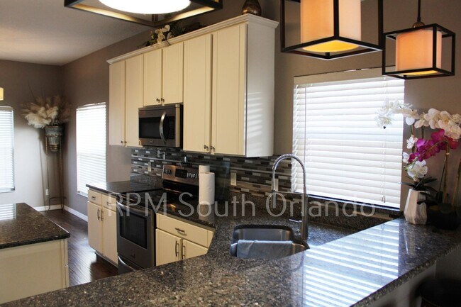 Building Photo - Spacious 4–5 Bedroom Home for Rent in Gate...