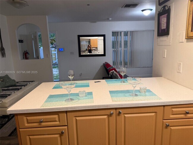 Foto del edificio - 2452 Madison St