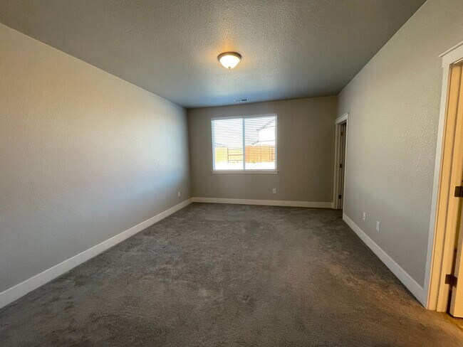 Building Photo - Gorgeous 3 bedroom 2 bath.  Brand new buil...