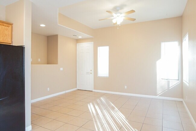 Foto del edificio - 6480 Raven Hall St