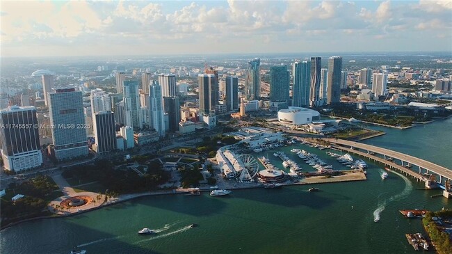 Foto del edificio - 475 Brickell Ave