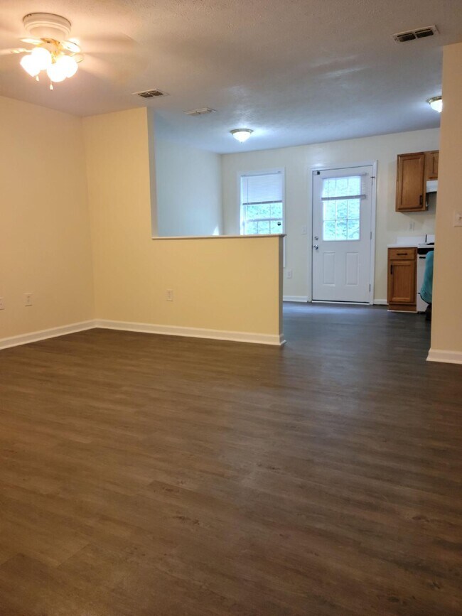 sala de estar/comedor - 209 E Wilson St