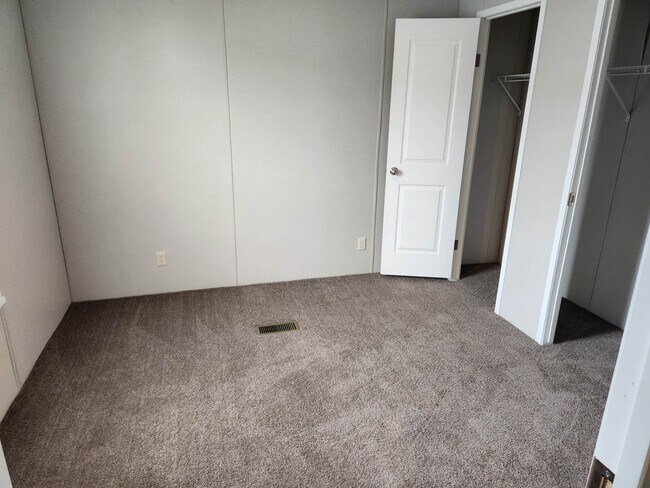 Building Photo - 2403 Birch St