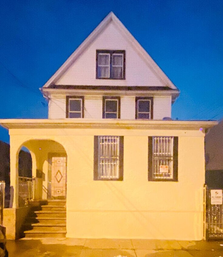 Primary Photo - 106-29 154th St