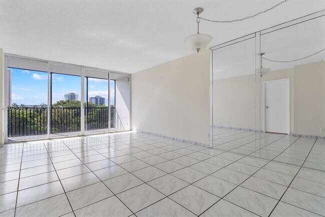 Foto del edificio - 3101 N Country Club Dr