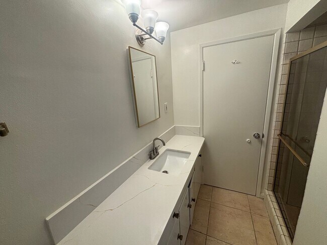 Building Photo - Single-Story 3-Bedroom Home with Covered P...