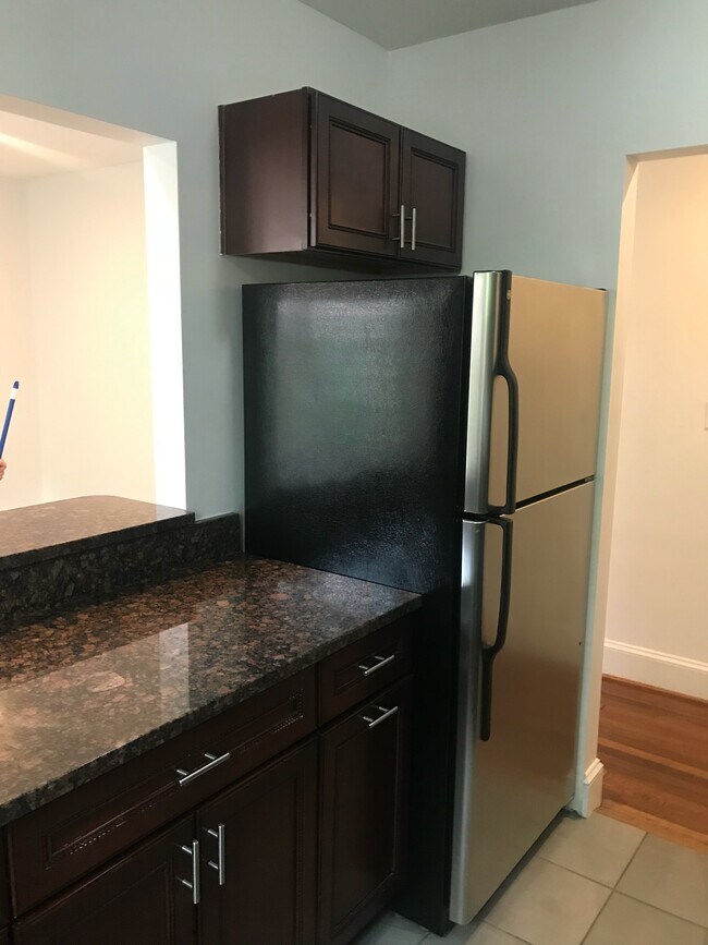 Kitchen - 422 Butternut St NW