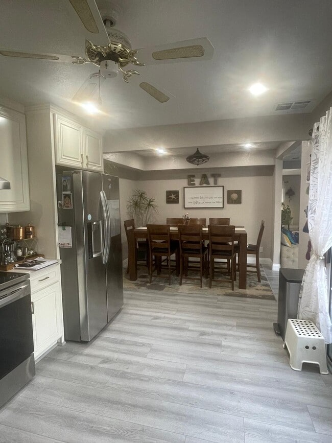 Foto del edificio - 7734 Creekside Dr